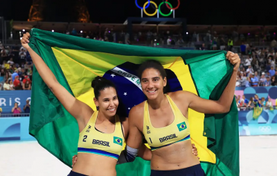 duda e ana patricia 400x255 - Duda e Ana Patrícia garantem medalha para o Brasil no vôlei de praia