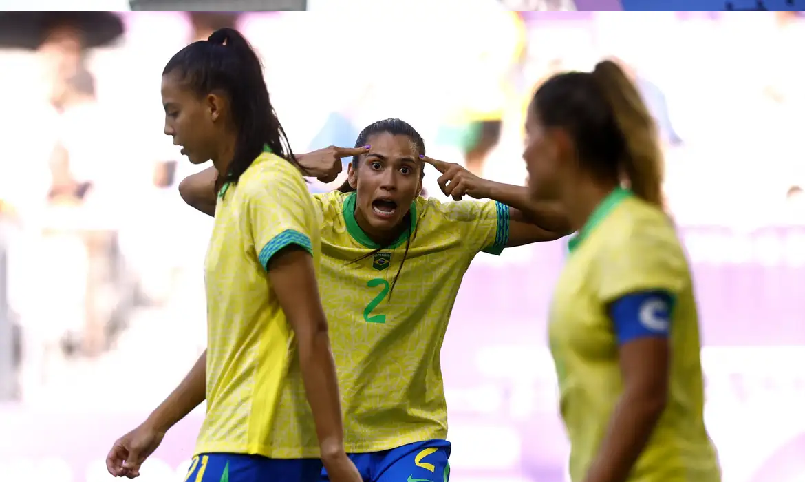 Futebol feminino perde para a Espanha, mas avança para as quartas