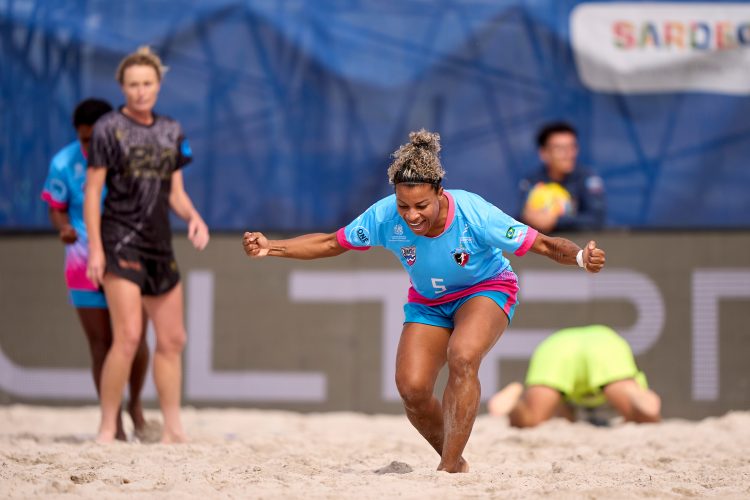 São Pedro goleia novamente e vira líder no Mundial de Clubes de beach soccer