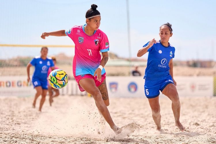 São Pedro goleia time de El Salvador na estreia do Mundial de clubes de beach soccer feminino