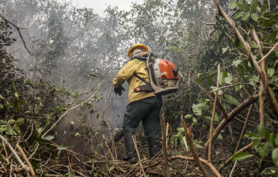 queimadas 400x255 - Ibama multa fazendeiros em R$ 100 milhões por incêndio no Pantanal