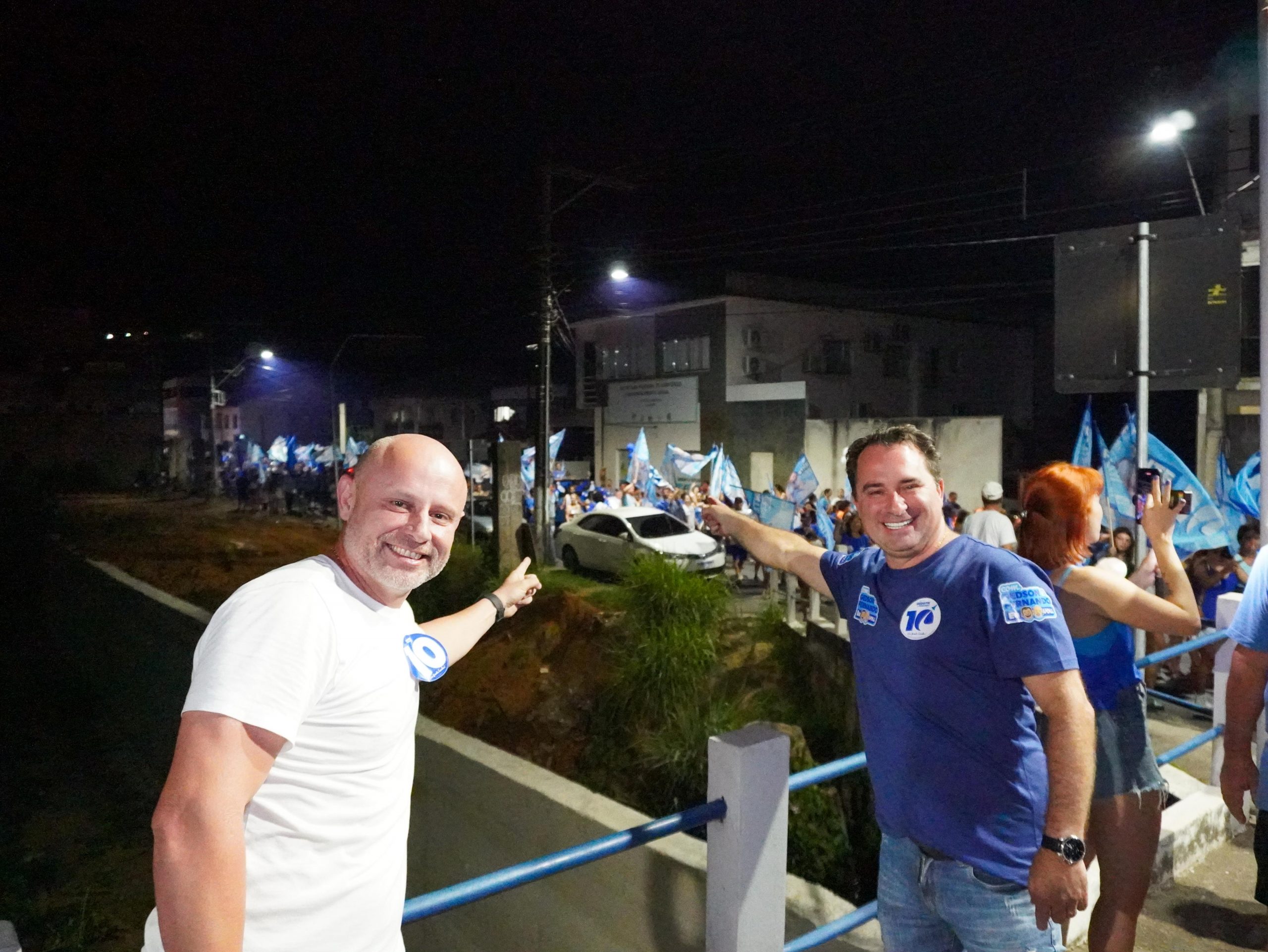 Gedson e Fernando reúnem multidão em caminhada no Centro de Iconha