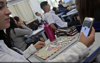 estudante 400x255 - Proibição de celulares em escolas será debatida no Senado, diz Flávio Arns