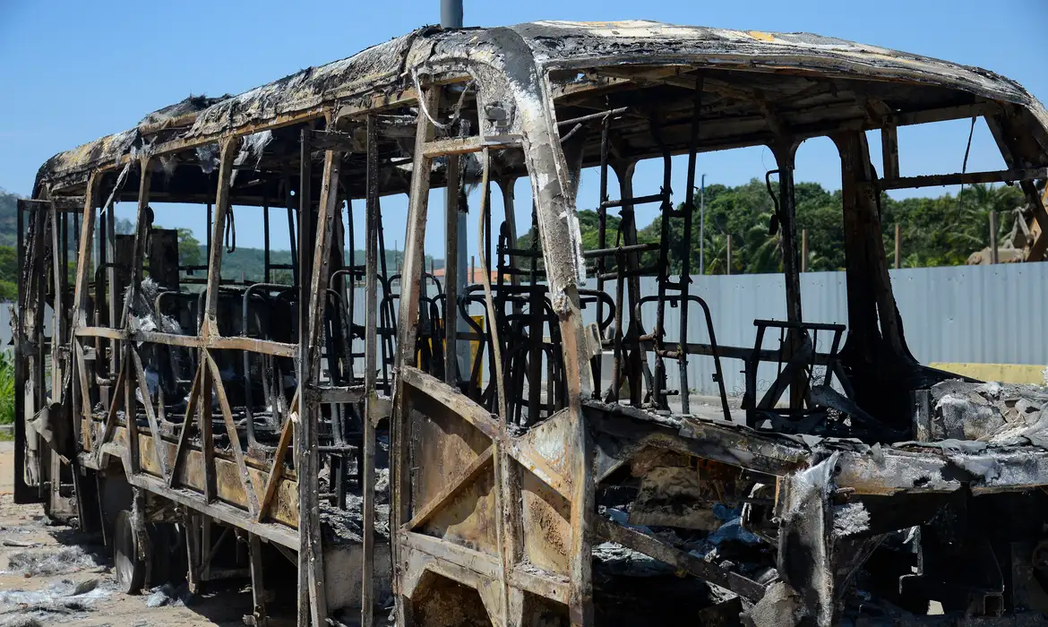 Rio tem mais de 1,7 mil casos de ataques a ônibus urbanos em 2024