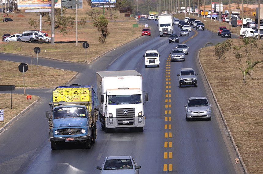 CCJ aprova projeto que flexibiliza regras para veículos autorizados em rodovias