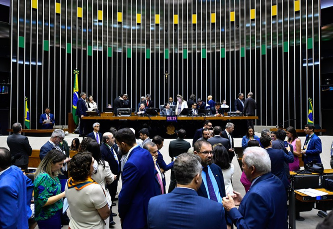 senado 2 670x460 - Congresso aprova LDO com salário mínimo de R$ 1.502